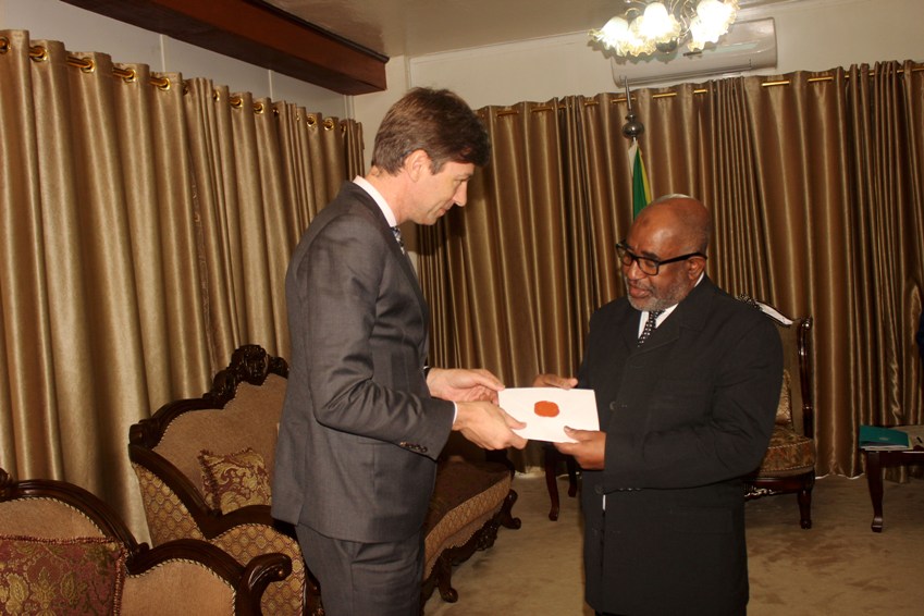 L’Ambassadeur  du Royaume de Belgique a présenté ses lettres de Créances au Chef de l’Etat.